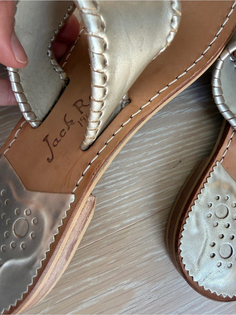 Jack Rogers Adeline Gold Whipstitched Leather Bow Thong Flat Sandals Size 7M - Picture 7 of 7